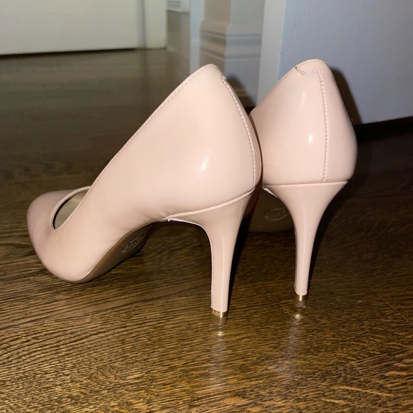 MICHEAL KORS size 5.5 light pink heels - Picture 2 of 4